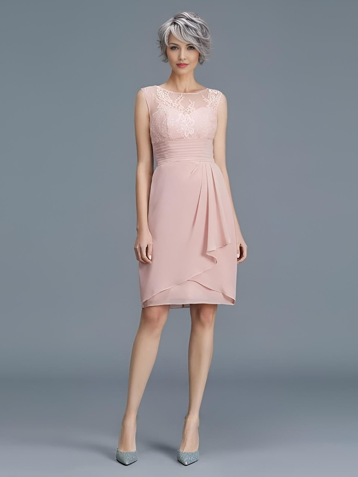 Mother of the bride in flowy dusty pink knee lenght dress