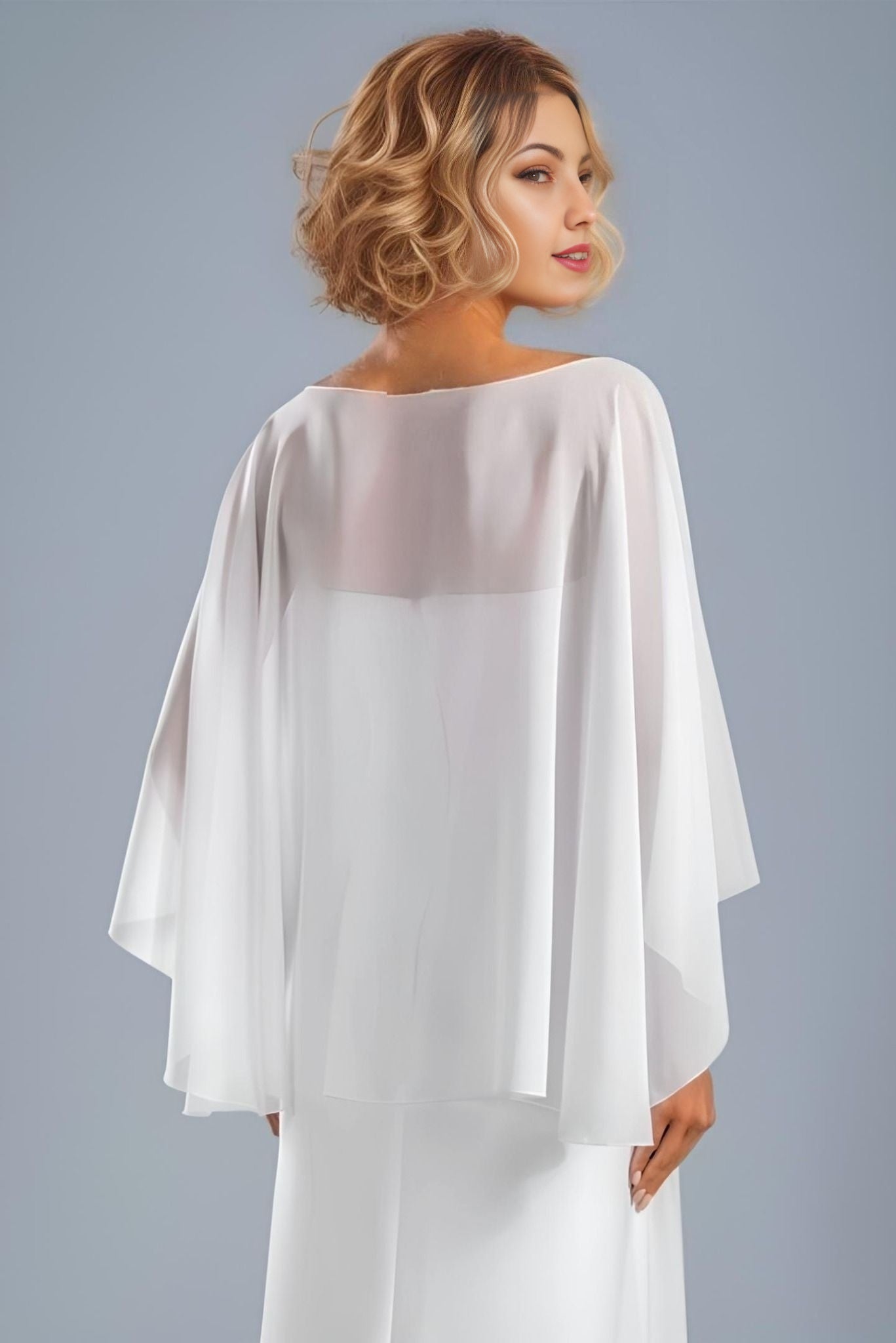 Cape de mariée asymétrique en mousseline de soie
