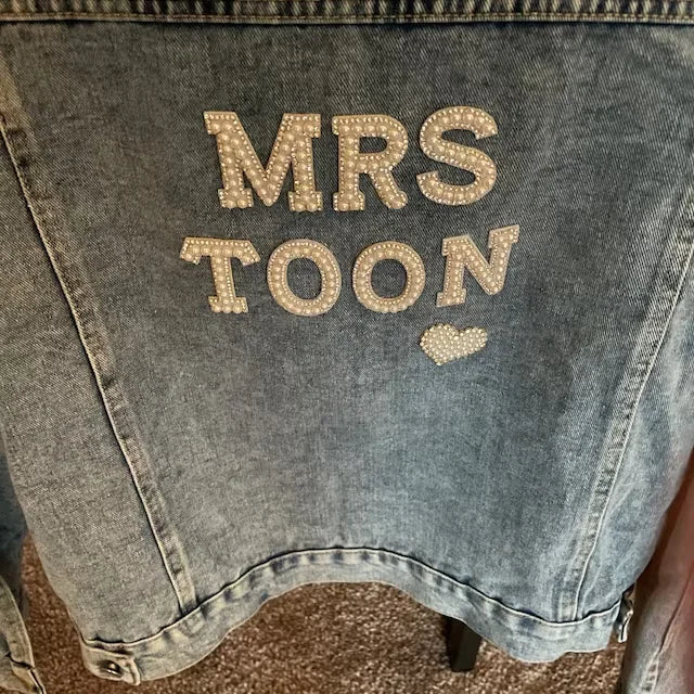 Veste en jean de mariée personnalisée